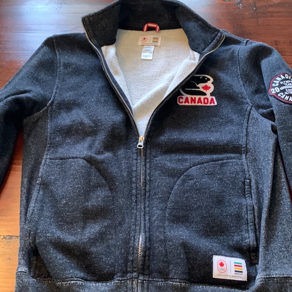 Hudson’s Bay Team Canada. - Picture 7 of 8